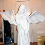 Живая статуя Белый ангел